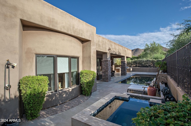 view of swimming pool featuring a jacuzzi