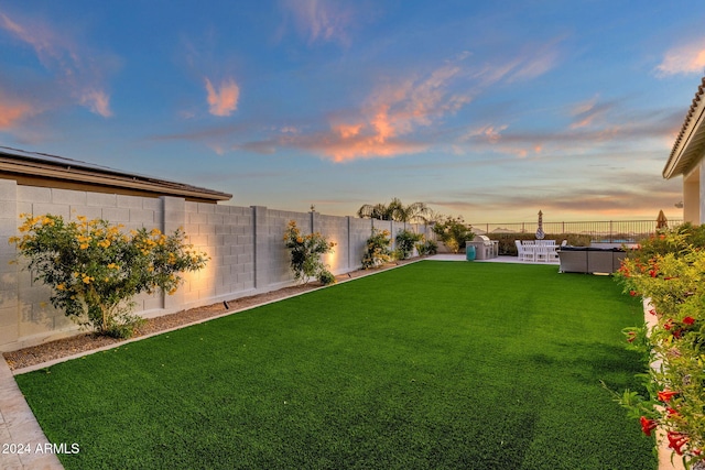 view of yard at dusk