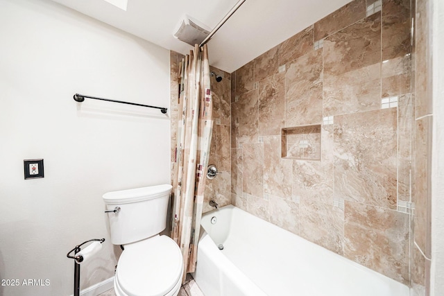 full bathroom featuring toilet and shower / bath combo with shower curtain