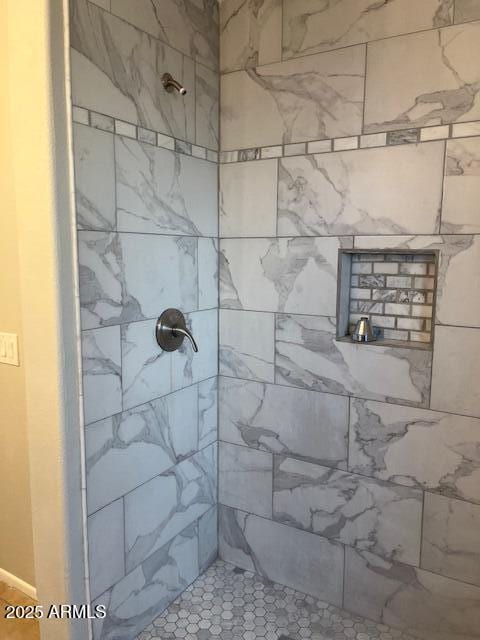 bathroom featuring tiled shower