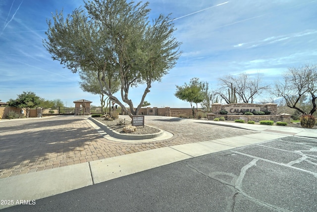 Listing photo 2 for 3204 W Redwood Ln Unit 63, Phoenix AZ 85045