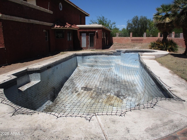 5716 E Desert Vista Trl, Cave Creek, AZ 85331 - view of pool featuring a pool with connected hot tub and fence