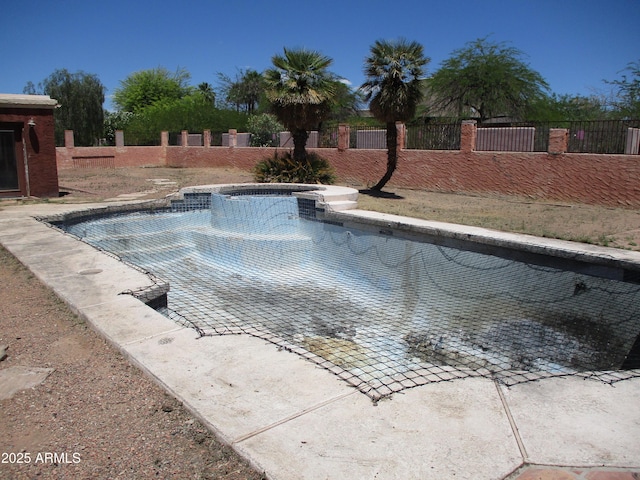 5716 E Desert Vista Trl, Cave Creek, AZ 85331 - view of pool featuring fence and a pool with connected hot tub