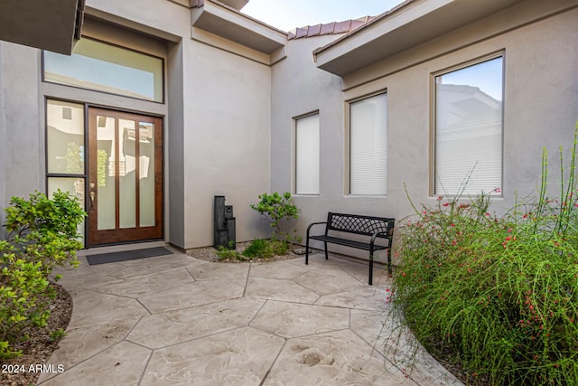 entrance to property featuring a patio area