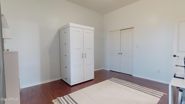 7171 W Quarter Horse Run, Coolidge, AZ 85128 - bedroom featuring baseboards, dark wood-style floors, and a closet