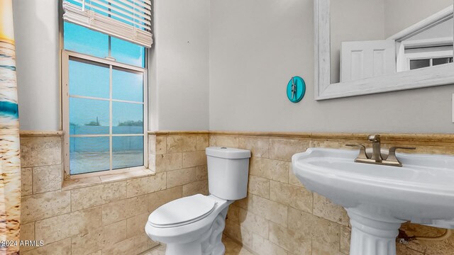 7171 W Quarter Horse Run, Coolidge, AZ 85128 - half bathroom with a wainscoted wall, toilet, and tile walls
