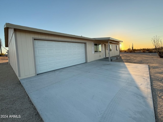 view of front facade featuring a garage