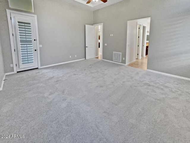 unfurnished room featuring light carpet and ceiling fan