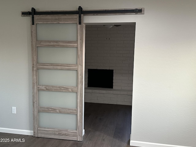 details featuring hardwood / wood-style flooring and a barn door