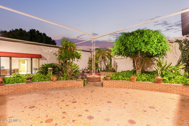 8043 E Laurel St, Mesa, AZ 85207 - view of patio terrace at dusk