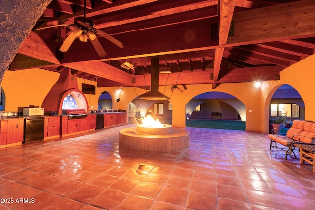 8043 E Laurel St, Mesa, AZ 85207 - community lobby with beam ceiling
