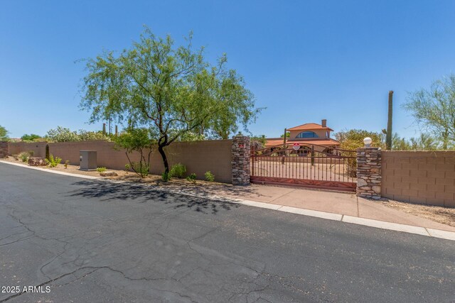 8043 E Laurel St, Mesa, AZ 85207 - view of gate