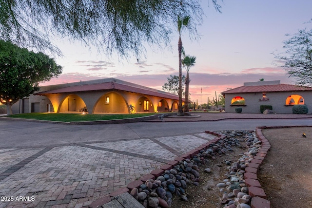 8043 E Laurel St, Mesa, AZ 85207 - view of front facade featuring stucco siding and curved driveway