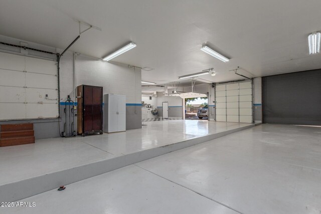 8043 E Laurel St, Mesa, AZ 85207 - view of garage
