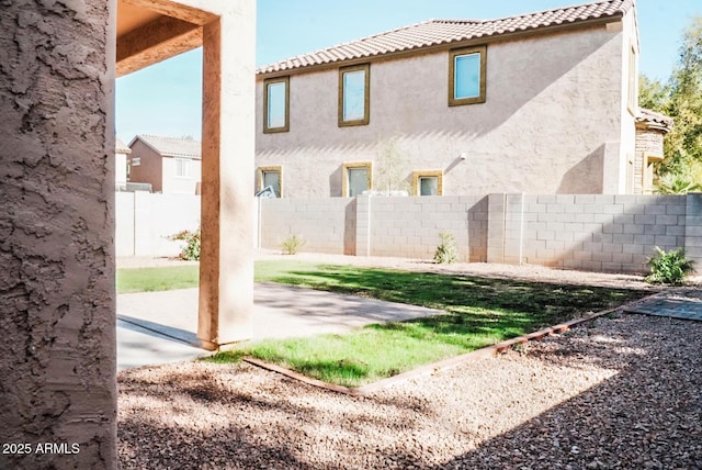 view of yard featuring a patio area