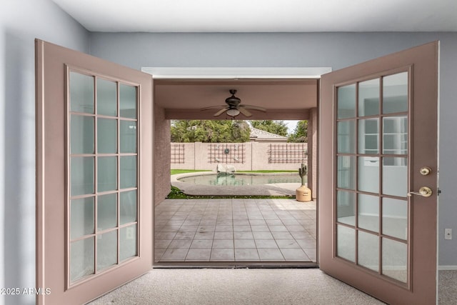 entryway featuring carpet flooring and a ceiling fan