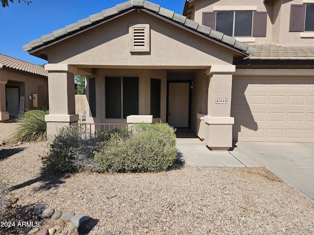 view of front of property with covered porch and a garage