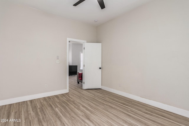 unfurnished room featuring light hardwood / wood-style flooring and ceiling fan