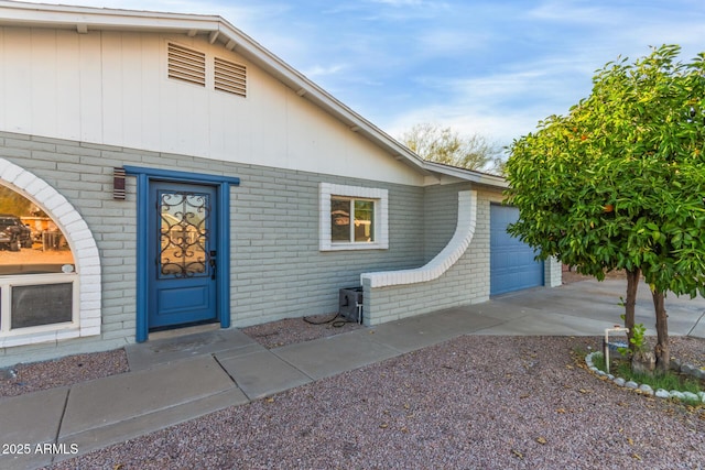 332 S 83rd Pl, Mesa, AZ 85208 - entrance to property with brick siding and an attached garage