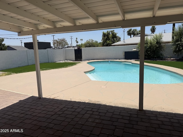 1421 W Pasadena Ave, Phoenix, AZ 85013 - view of swimming pool featuring a patio area and a fenced backyard