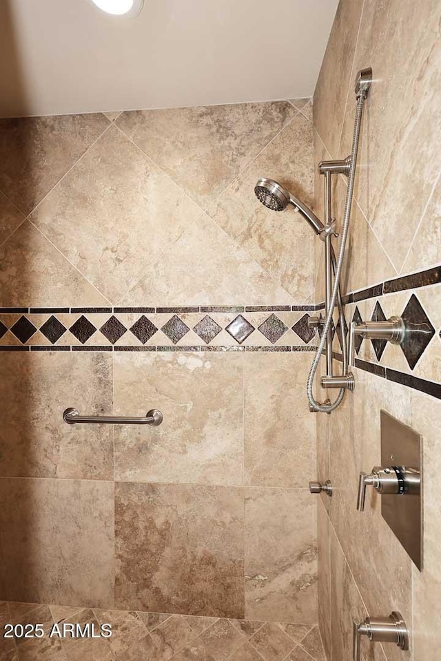 room details featuring tiled shower