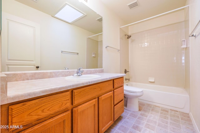 full bathroom featuring tiled shower / bath, vanity, and toilet