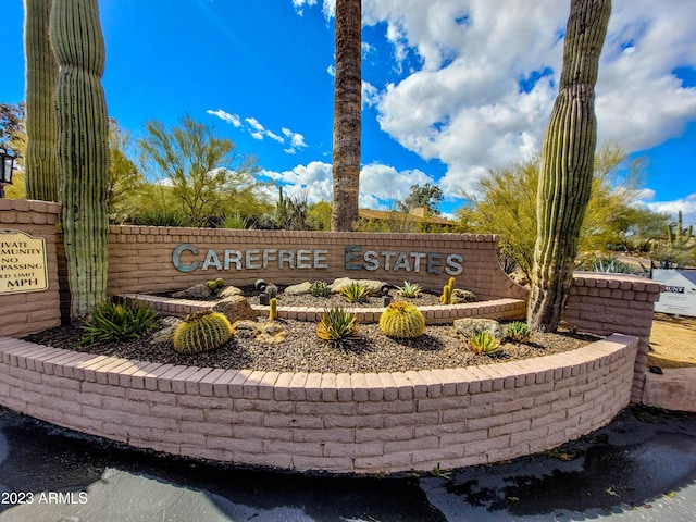 view of community / neighborhood sign