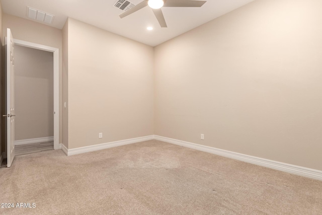 carpeted empty room featuring ceiling fan