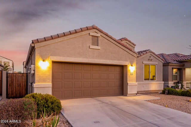 view of front facade featuring a garage