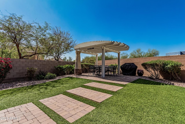 view of yard featuring a patio, a pergola, and a fenced backyard