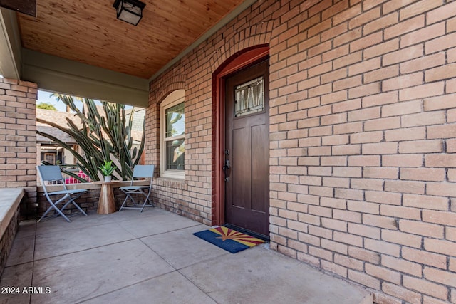 entrance to property featuring covered porch