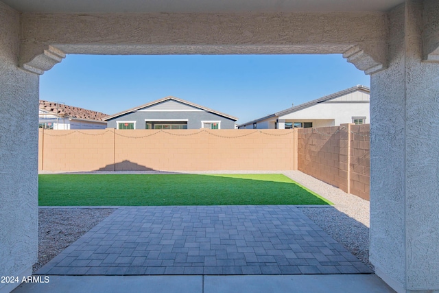 view of yard featuring a patio area