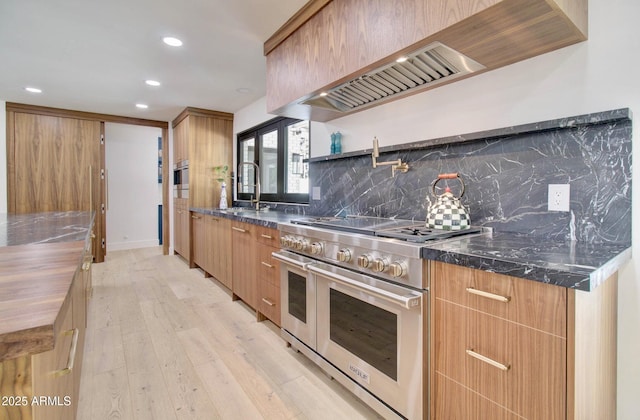 1712 E Fairfield St, Mesa, AZ 85203 - kitchen with double oven range, light wood-type flooring, tasteful backsplash, modern cabinets, and recessed lighting