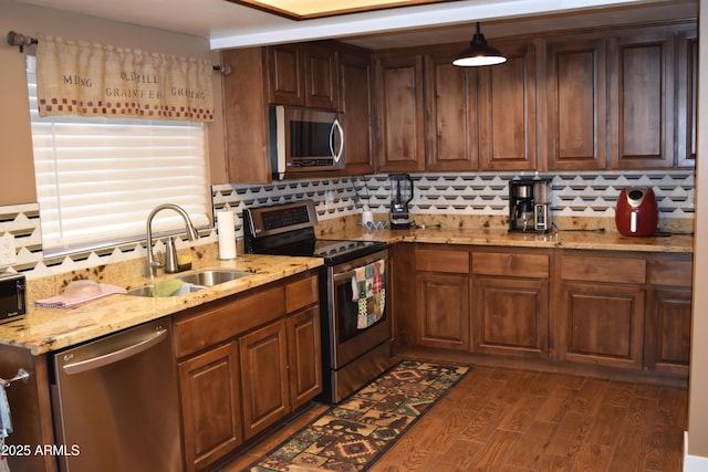 kitchen featuring decorative backsplash, stainless steel appliances, dark wood-type flooring, and a sink