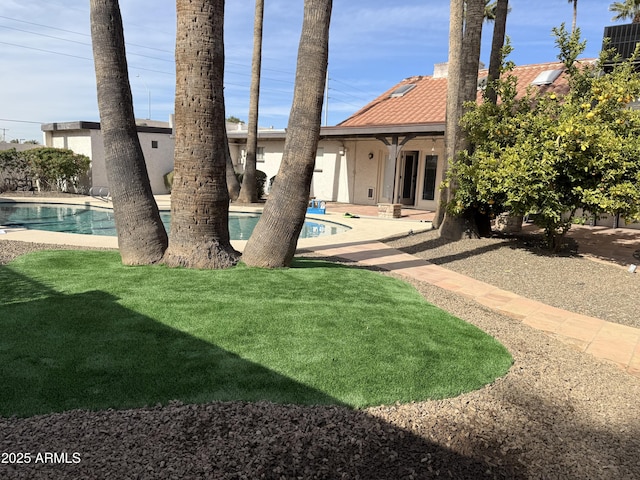 view of yard featuring a patio