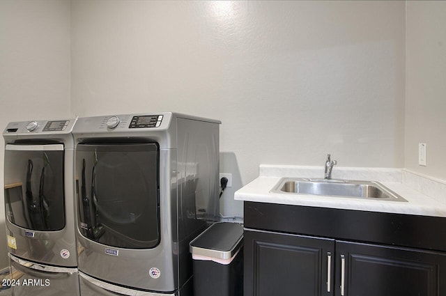 laundry room with sink, cabinets, and washing machine and clothes dryer