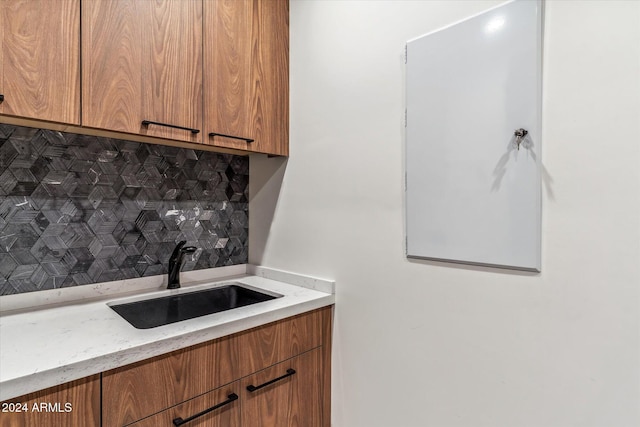 kitchen with backsplash and sink