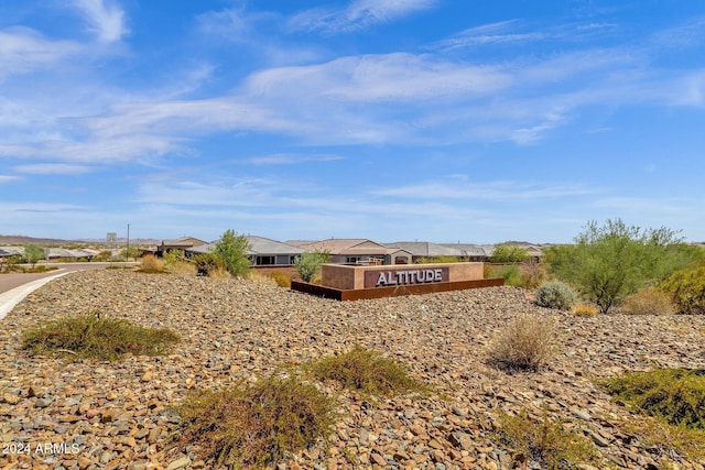 community sign featuring a residential view