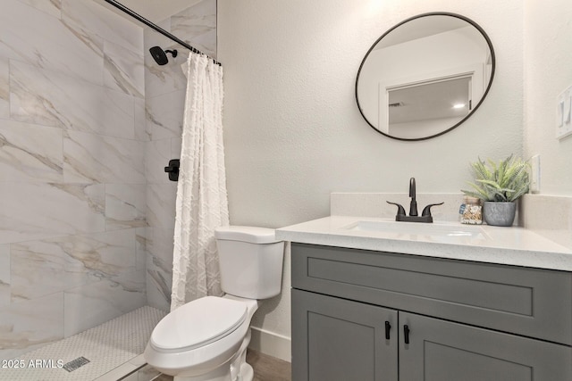 bathroom featuring a shower with curtain, vanity, and toilet