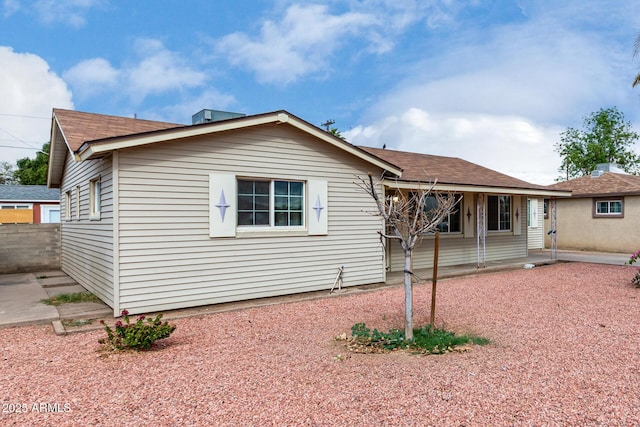 view of front of property