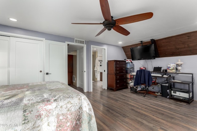 bedroom featuring a closet, a ceiling fan, visible vents, recessed lighting, and dark wood-style floors
