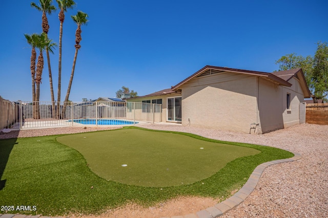 18402 N 17th Ave, Phoenix, AZ 85023 - fenced backyard featuring a putting area