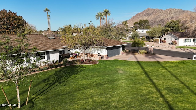 view of yard with a garage and a mountain view