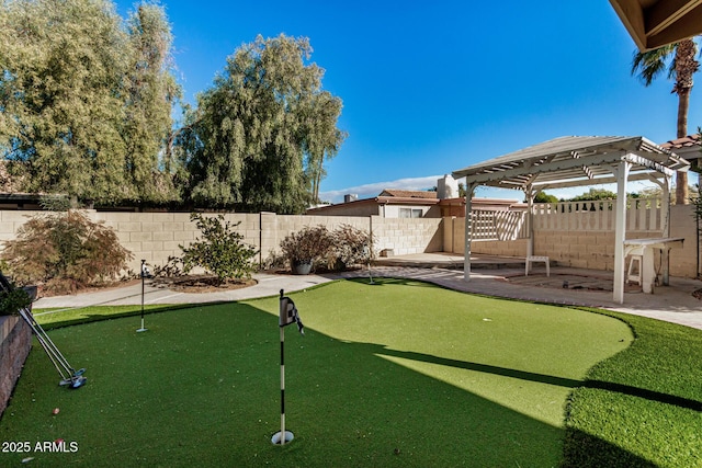 view of yard featuring a pergola