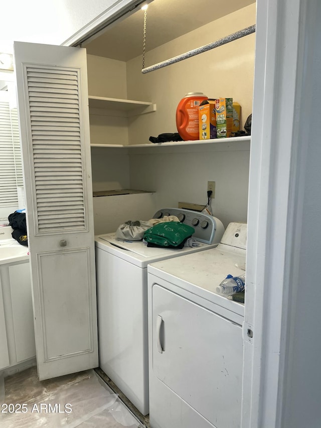 3324 W Mcrae Way Unit 2, Phoenix, AZ 85027 - laundry room with independent washer and dryer