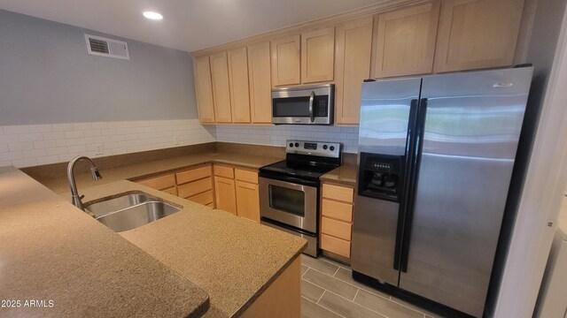 4704 E Paradise Village Pkwy N Unit 211, Phoenix, AZ 85032 - kitchen with appliances with stainless steel finishes, light brown cabinets, a sink, backsplash, and recessed lighting