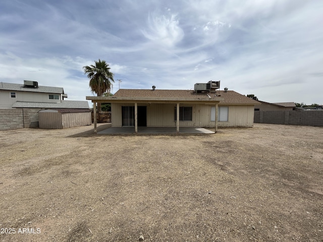6842 S 42nd Pl, Phoenix, AZ 85042 - rear view of property featuring a patio area, a fenced backyard, and cooling unit