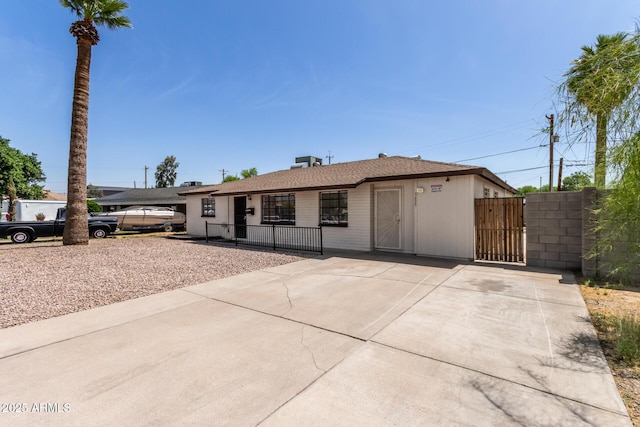 5635 N 35th Dr, Phoenix, AZ 85019 - ranch-style home featuring a gate and driveway