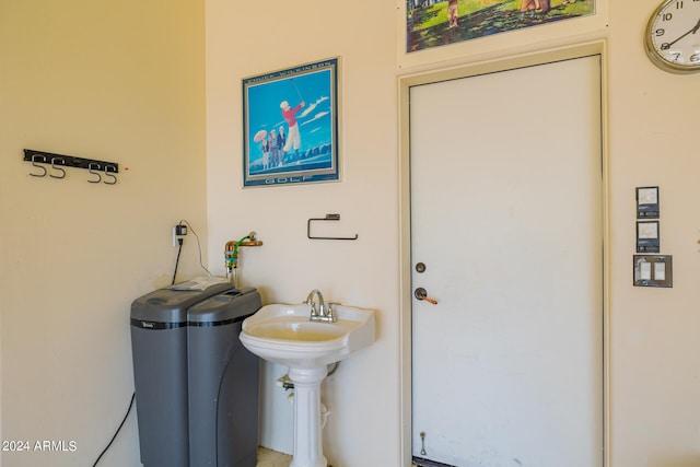 bathroom with sink