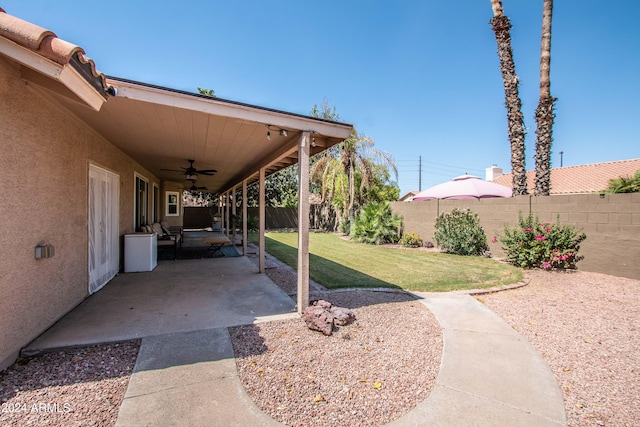 view of patio with ceiling fan